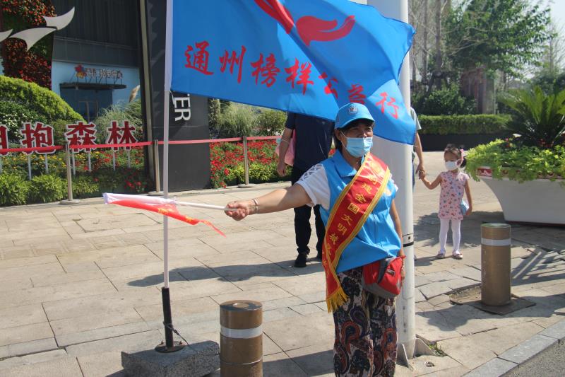 <strong>呃啊啊在办公室被艹出好多水</strong>